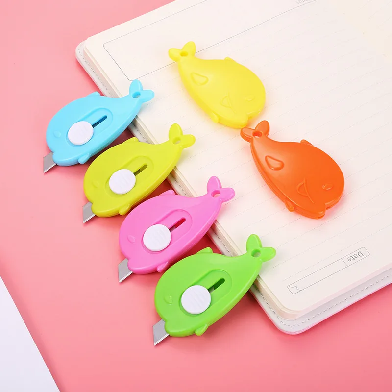 CUTTER MINI KERTAS PORTABLE / PEMOTONG KERTAS PISAU KECIL LIPAT / KATER MINI ALAT PEMOTONG SERBAGUNA / BARANG LUCU MURAH AESTHETIC DOLPHIN